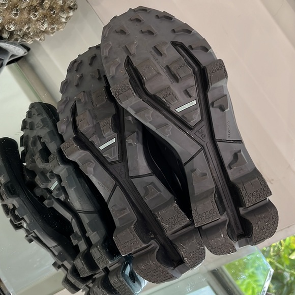 On Cloud Claud-venture Peak Mission grip Performance Shoes Black size 9 black - Picture 14 of 16